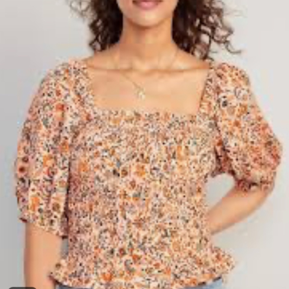 Brand new Old Navy fitted puff sleeve smocked top Small